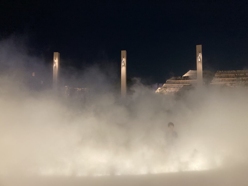 夜のミスト広場