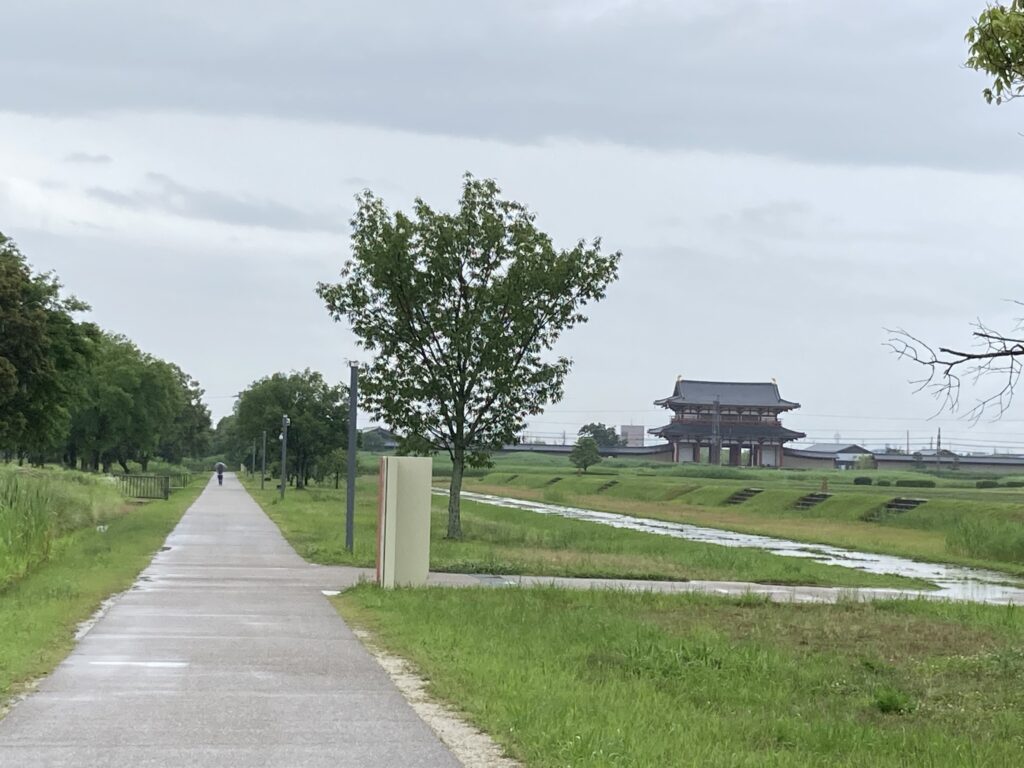 みやと通りから見える朱雀門