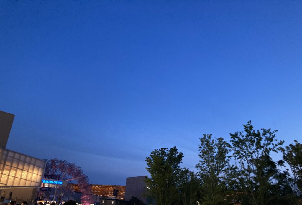ジュンク堂公式ショップ前の夜空