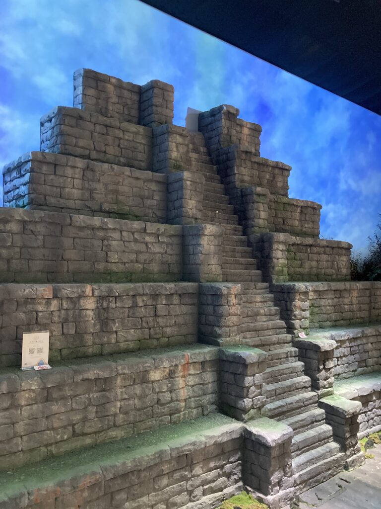 カンボジアパビリオン コーケー寺院