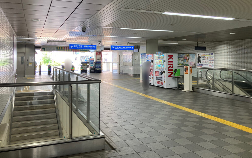 岩屋駅(阪神線)改札内