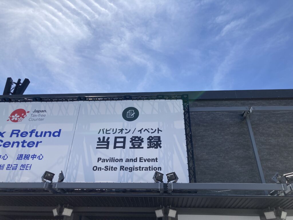 当日予約の練習のために列に並ぶ