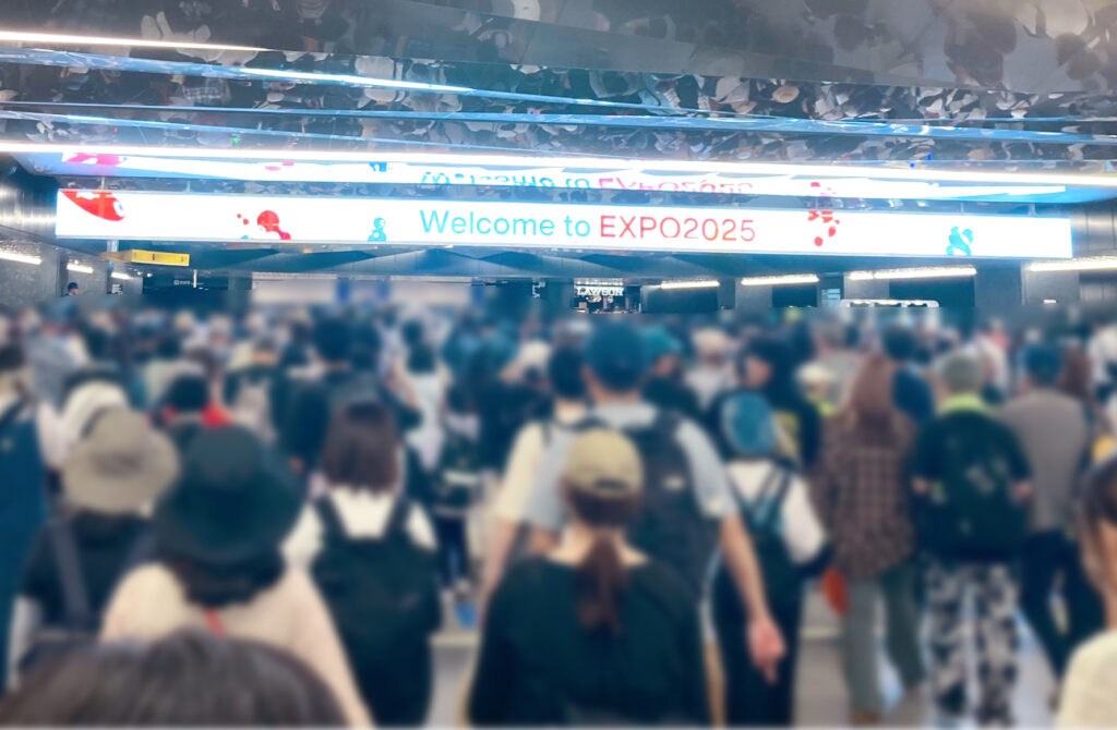 夢洲駅構内